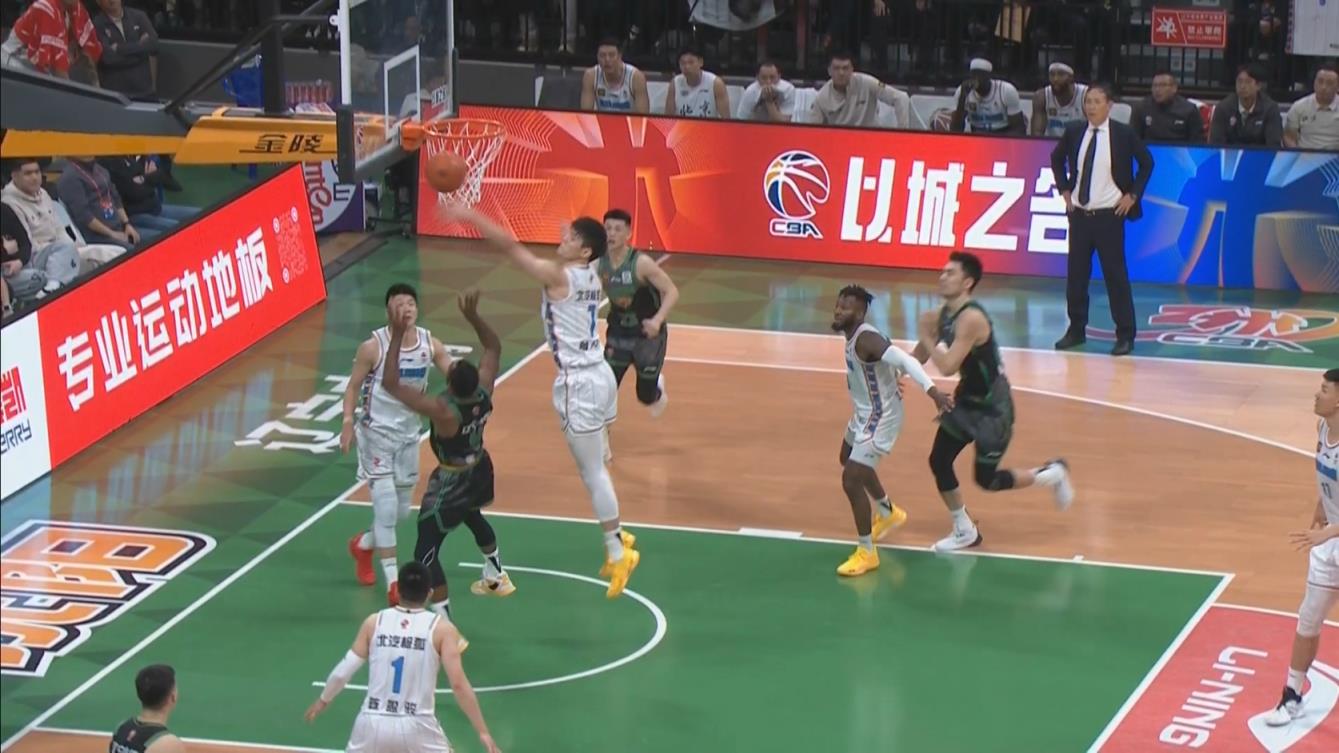 曾凡博釘板血帽弗格上籃 本場個(gè)人第6個(gè)蓋帽！