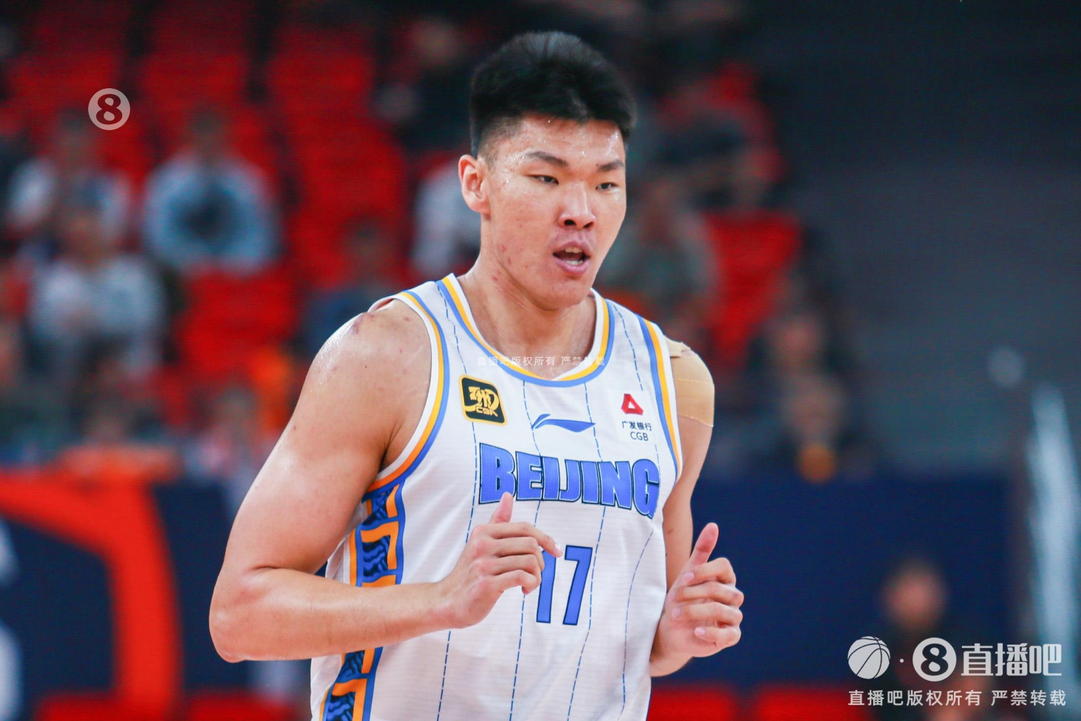 進(jìn)攻端把握機(jī)會(huì)不錯(cuò)！范子銘10投7中貢獻(xiàn)16分3助攻